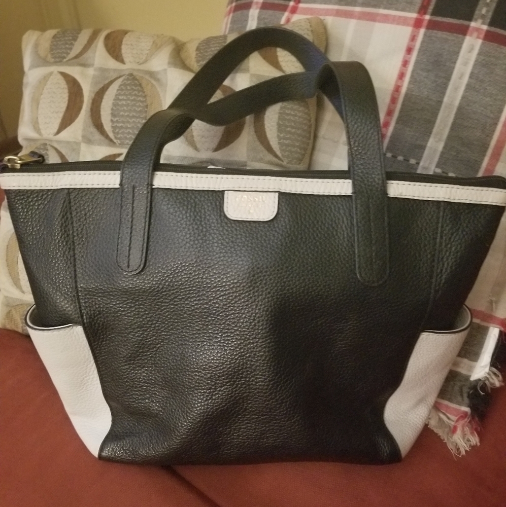FOSSIL leather Black white Zippered  Tote